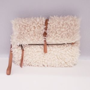 Universal Thread Women's Sherpa Wrap Clutch 